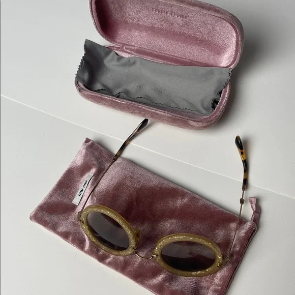 Miu Miu GOLD GLITTER round sunglasses Pink Velvet Case display picture 1